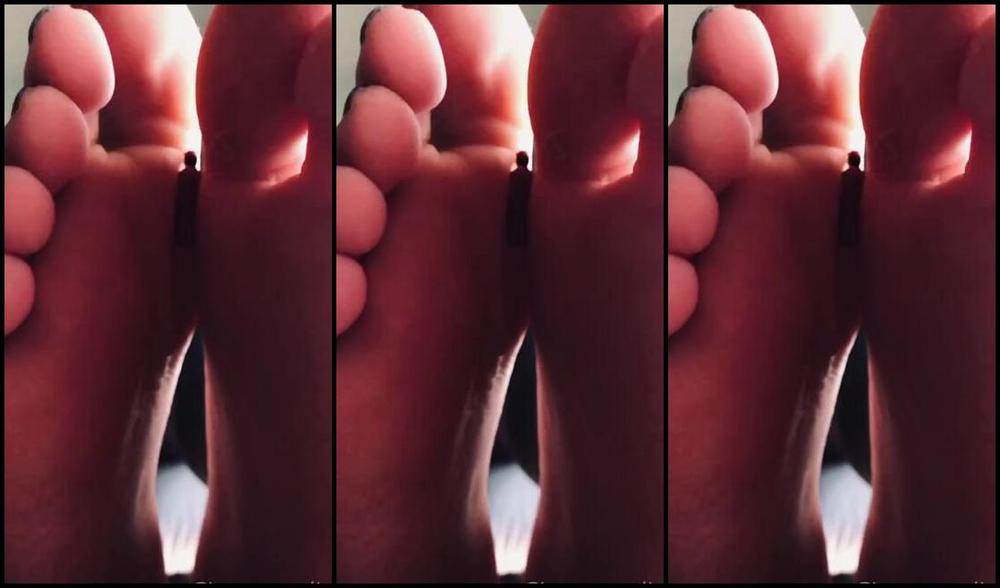 Giantess Elixs Nicknamed Giantesselixs 04 01 2021 Onlyfans Video Playing With My Favorite Tiny