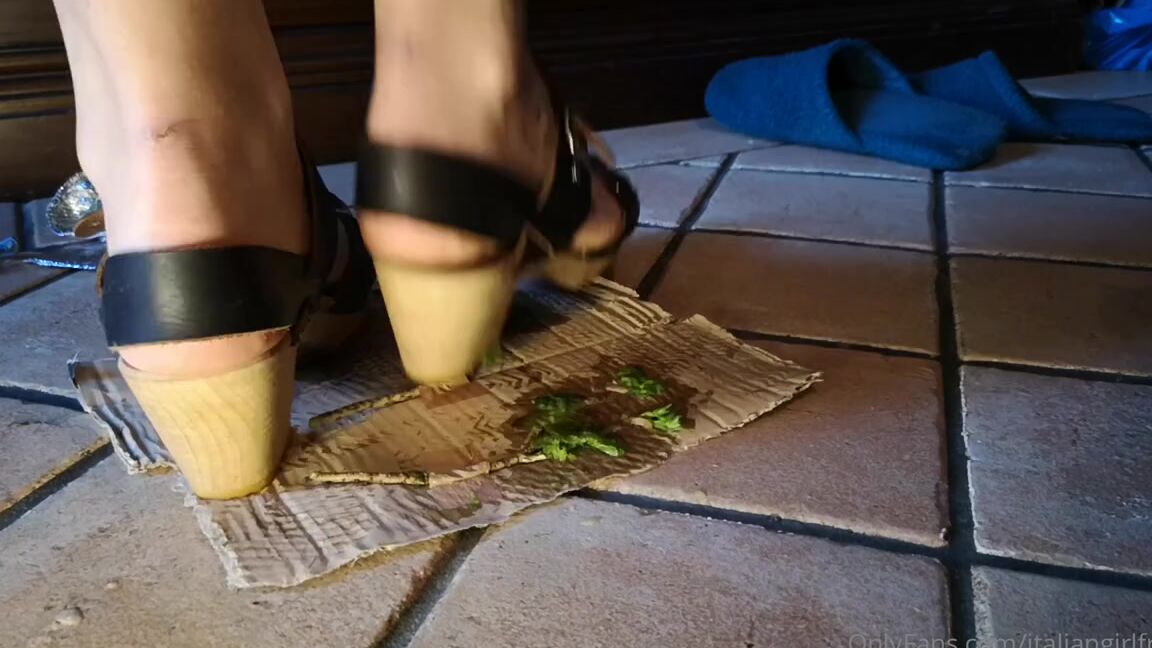 Italian Girlfriend Nicknamed Italiangirlfriend 07 23 2022 Onlyfans Video Leafs So Delicate And So Messy Under My Weight And Stomps 4Mqa