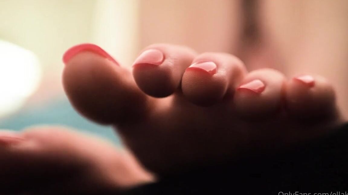 Giantess Ella Nicknamed Giantessella 02 14 2022 Onlyfans Video Videoname Crushed Under My Loafers He Bought Me These Cute Shoes So I Decided To Crush