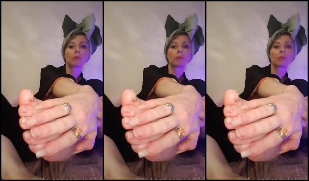 Lady Left Nicknamed Ladyleft 11 19 2020 Onlyfans Video For Foot Lovers Oiling Amp Massaging My Feet On The Bed Tapping My Toenails Even