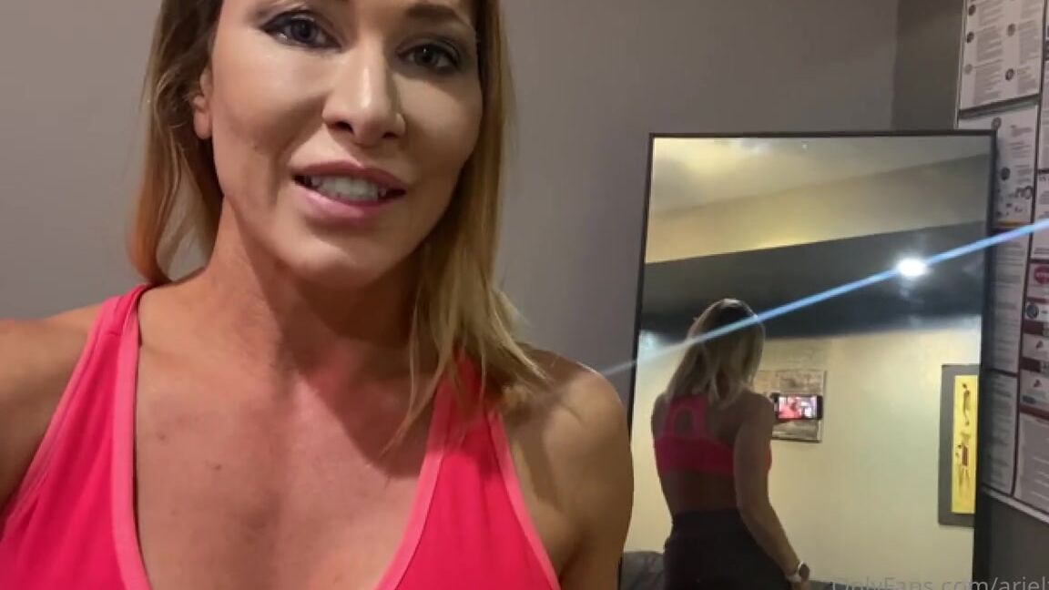 Arielxoxo Nicknamed Arielxoxo Onlyfans Pants Are Laying To Us All And I Don T Mind