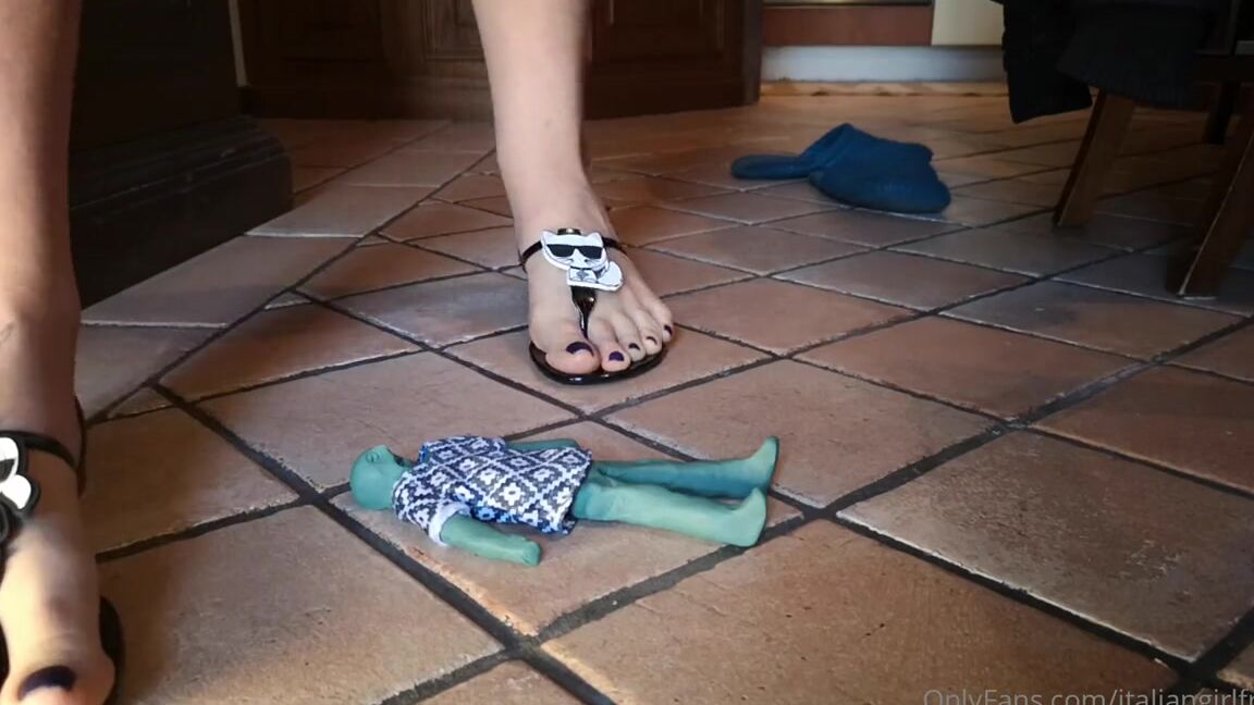 Italian Girlfriend Nicknamed Italiangirlfriend 07 13 2022 Onlyfans Video 2 Poor Clay Mans Agains My Karl Lagerfield Sandals