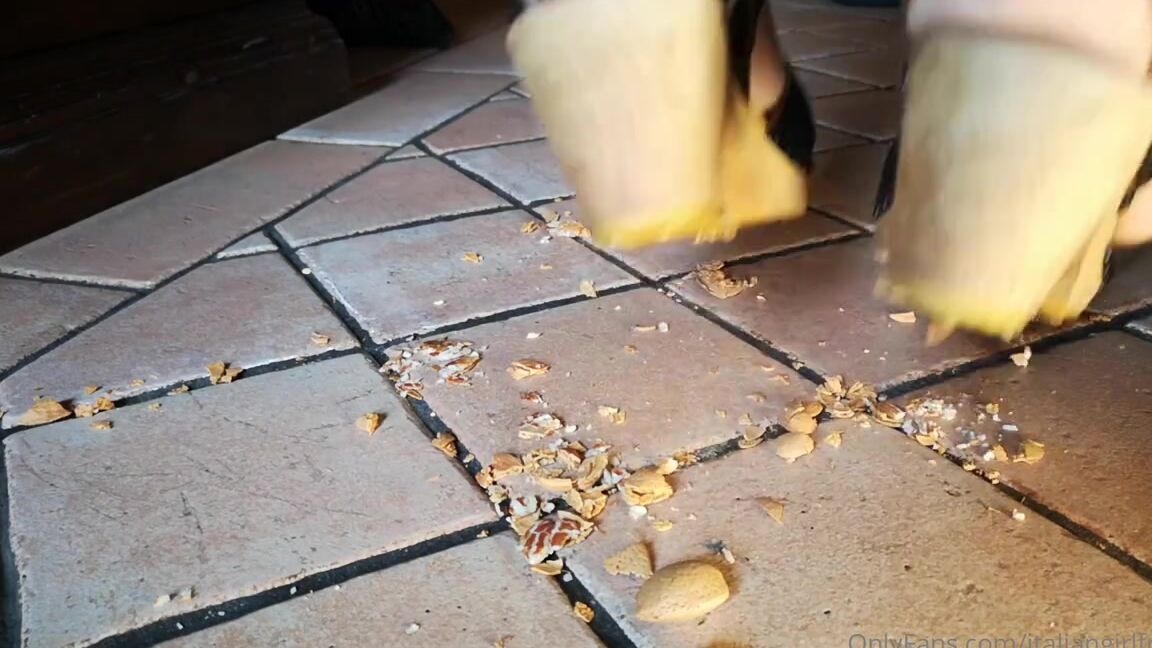 Italian Girlfriend Nicknamed Italiangirlfriend 07 22 2022 Onlyfans Video Various Crush