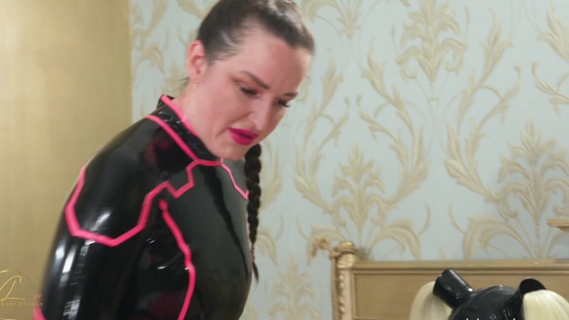 Vivienne Lamour Latex Fuckdoll Spitroast Manyvids