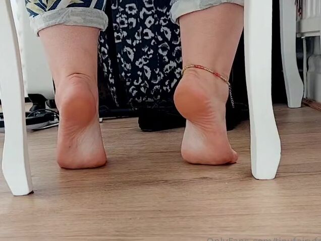 Tinyfairyfeet Nicknamed Tinyfairyfeet 07 17 2023 Onlyfans Video Foot Ignore Under My Desk While I Work From Home