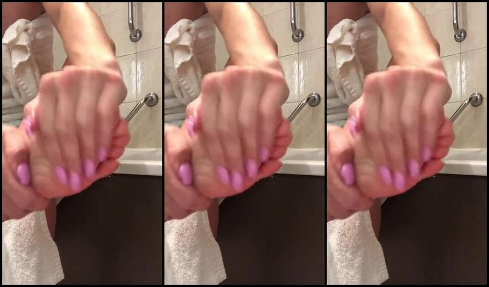 Naughty Nylons Nicknamed Naughtynylons Onlyfans Coconut Oil After A Day At The Beach