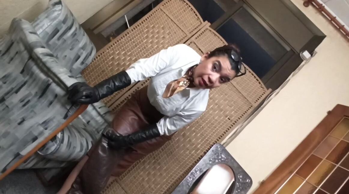 Reina Leather Nicknamed Reinaleather Onlyfans Good Morning People Im Bringing You Something Juicy Today Another Video You May Use This Link