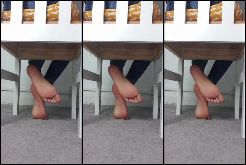 Ceceprincesstoes Nicknamed Cecesprincesstoes 02 04 2021 Onlyfans Video 4 Minute Under The Chair Video