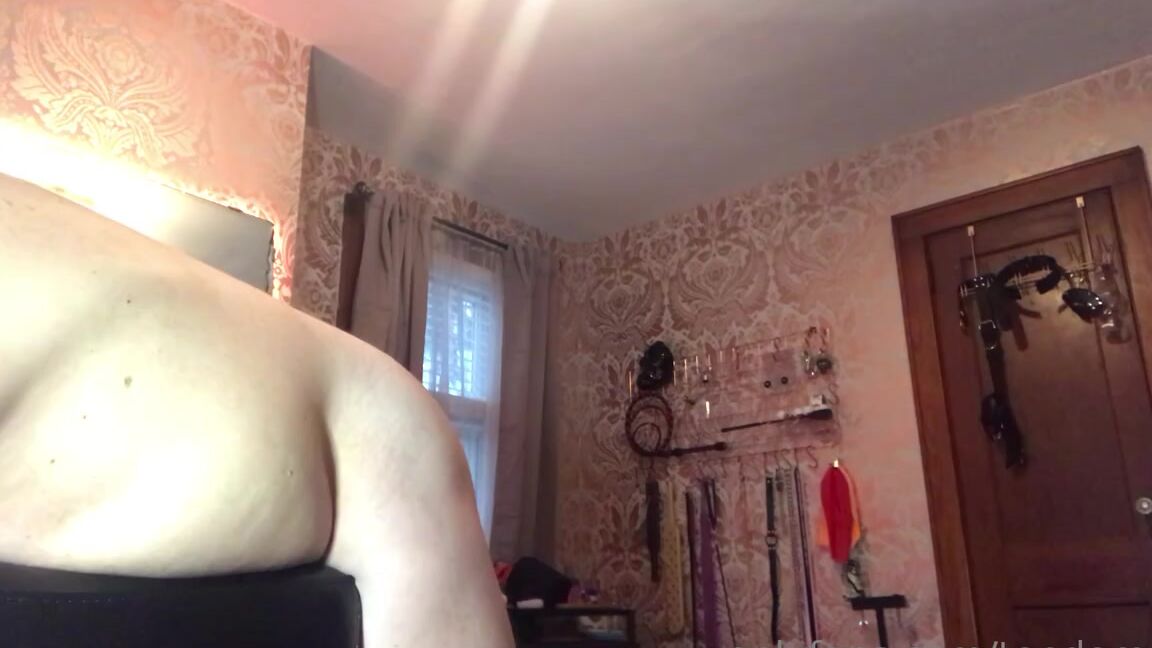 Miss Adah Vonn Nicknamed Topdomme Onlyfans Clip Sneak Peek Making My Naughty Slave Apologize While I Crop His Ass