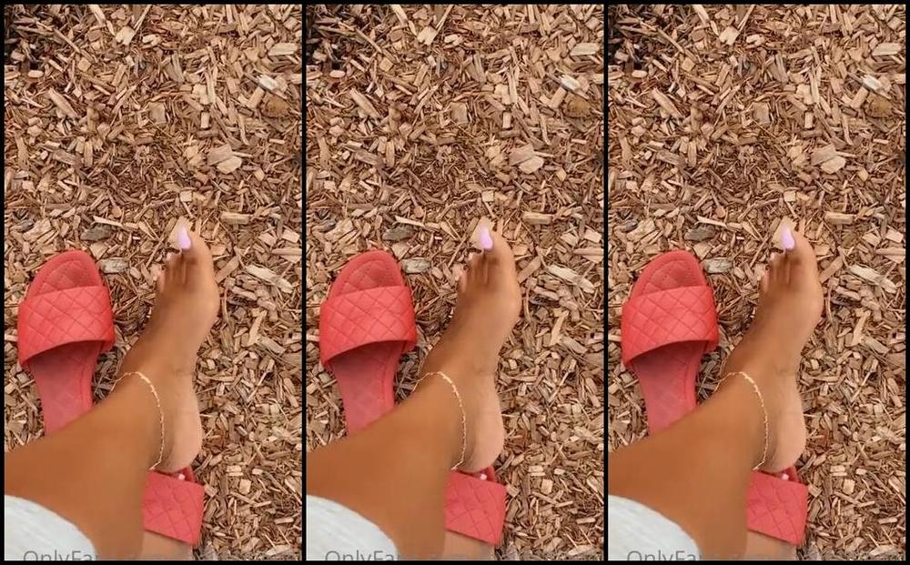 Goddess Smokey Nicknamed Goddesssmokeyyy Onlyfans Flip Flop Tease