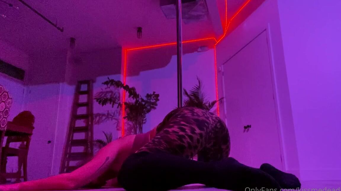 Kissmedeadlydoll Nicknamed Kissmedeadlydoll 11 13 2020 Onlyfans Video A Little Slinking In Socks From Last Night