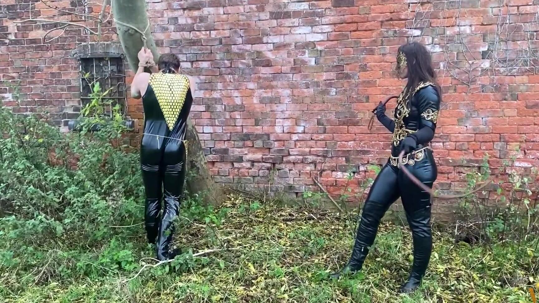 Vivienne Lamour Slave Takes A Double Whipping Manyvids