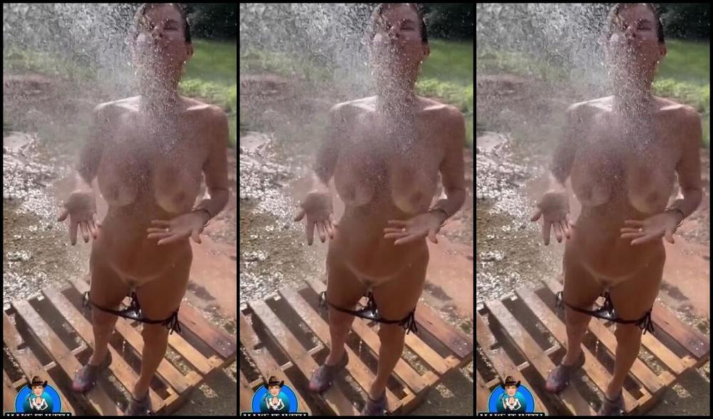 Themaryburke Nicknamed Themaryburke 06 22 2025 Onlyfans Video Outdoor Cool Down And Clean Me Up