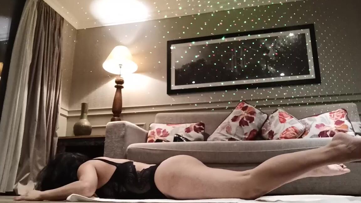 Reina Leather Nicknamed Reinaleather Onlyfans Stretching Good Night