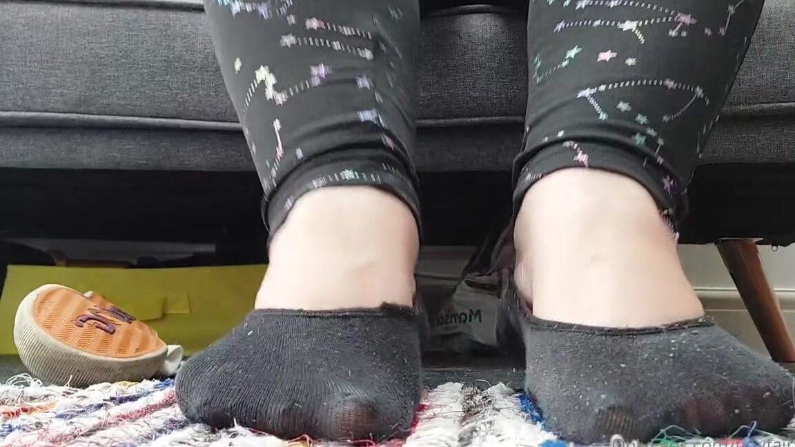 Tinyfairyfeet Nicknamed Tinyfairyfeet 09 14 2023 Onlyfans Video Some Relaxing Shoe Play With Old Worn Socks