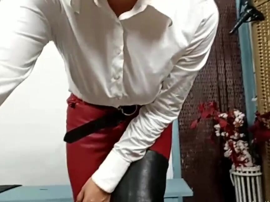 Reina Leather Nicknamed Reinaleather Onlyfans Video 896