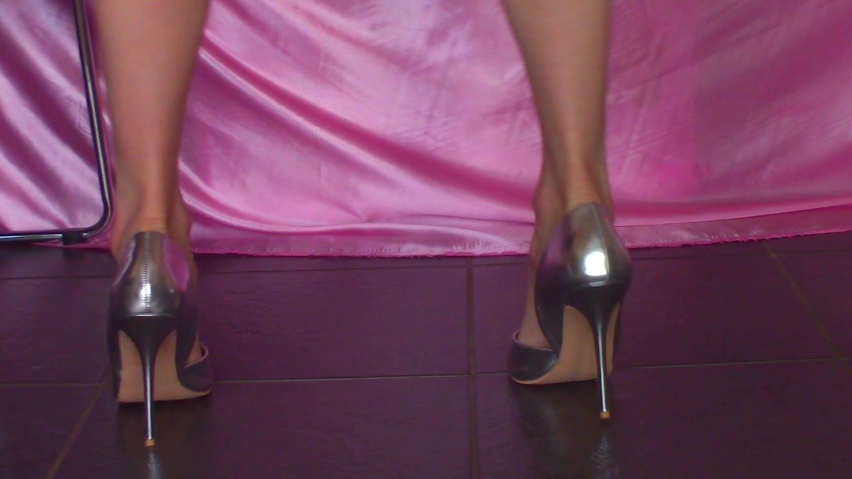 "Goddess Vanessa" high heels, crossed legs fetish, dangling, foot fetish, legs Shiny SILVER High Heels manyvids