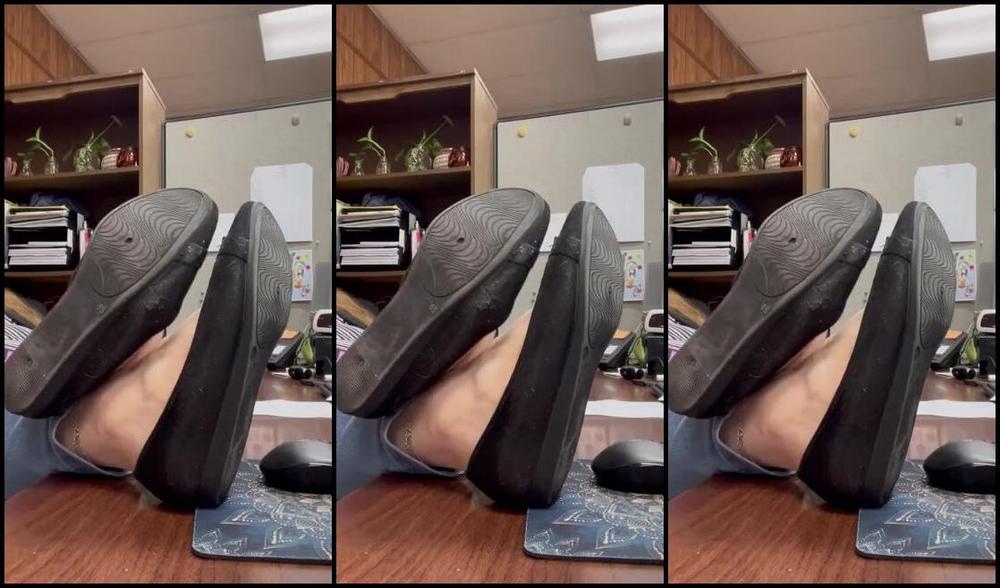 Fattyfeet420 Nicknamed Fattyfeet420 01 09 2025 Onlyfans Video Desktop Black Flats And Sweaty Soles In Motion