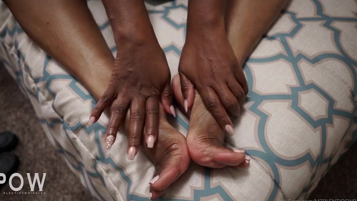 Alexia Cortland Nicknamed Mz Plentiofwrinkles 04 25 2020 Onlyfans Video Veiny Hands And Feet