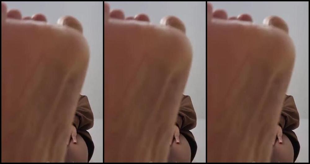 Ceceprincesstoes Nicknamed Cecesprincesstoes 12 08 2022 Onlyfans Video Im In A Hoodie And Underwear Ive Called You Into My Room And Your Already In