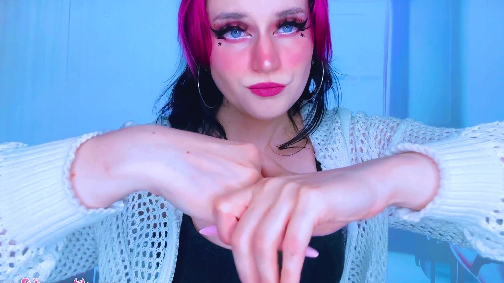 "Starry Yume" finger fetish, finger nail fetish, hand expressing, hand fetish, lotion/oil fetish, sfw Being a Handful in the Waiting Room manyvids