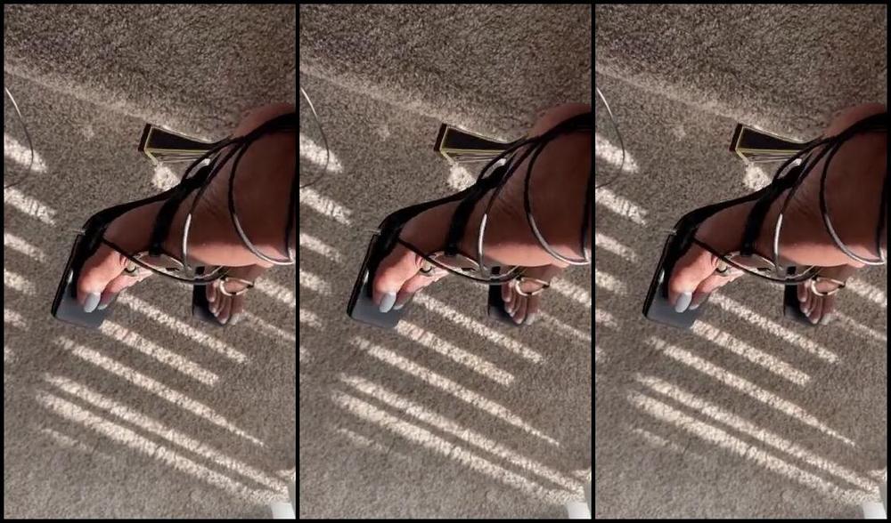 Goddess Smokey Nicknamed Goddesssmokeyyy Onlyfans Some Shoe Dangling