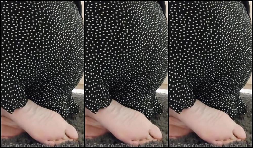 Heidi Foxx Nicknamed Heidivandertrump Onlyfans Sniff My Ass Then Im Gonna Push My Feet In Your Face