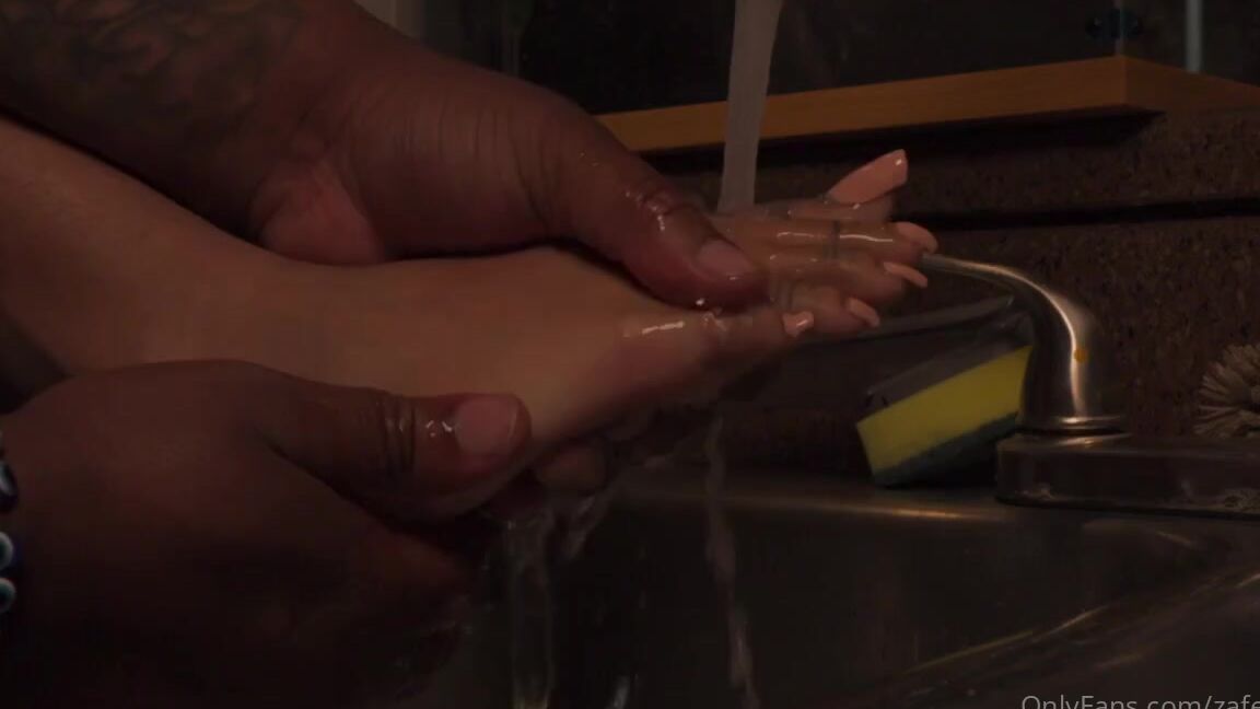 Zafeet Nicknamed Zafeetllc 05 22 2025 Onlyfans Video Washing My Dirty Feet