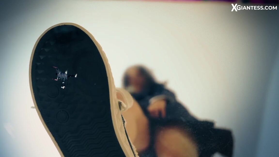 Giantess Ella Nicknamed Giantessella 09 13 2024 Onlyfans Video Story Youre At A House Party With Some Of Your Friends