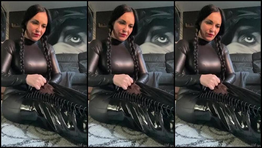 Miss Lara Perfect Nicknamed Misslaraperfect Onlyfans 03 30 2021 Trying My New Outfit Bought By A Fan Pvc