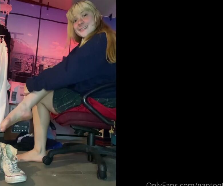 Gaptoothgirl Nicknamed Gaptoothgirl 10 18 2024 Onlyfans Video Check Out My High Top Converse Shoes