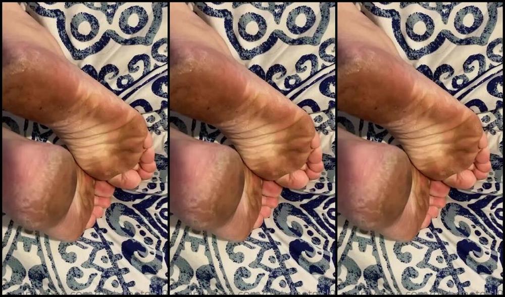 Findomfeetgirl Nicknamed Dirtyfeetgirl92 10 13 2021 Onlyfans Video 2 Minute Close Up Super Dry Soles