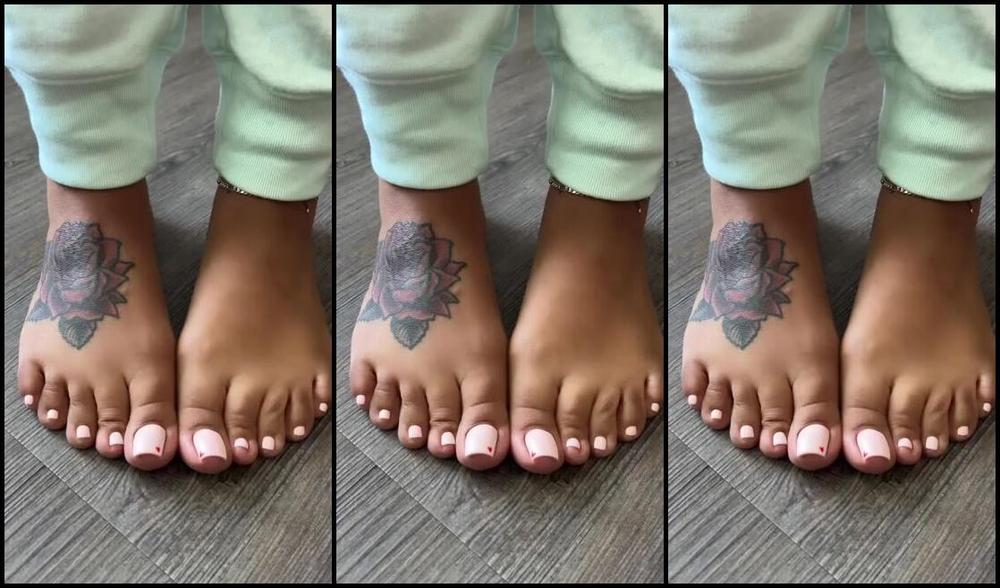 Aminah Feetz Nicknamed Aminahfeet Onlyfans Just Enjoying My New Pedi Like The Hearts