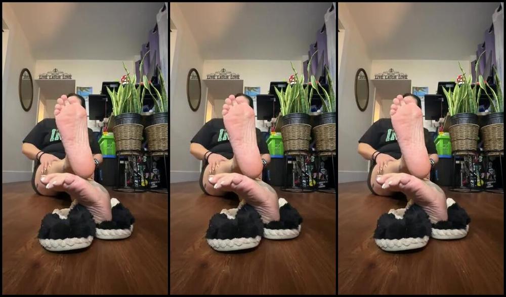 Georgia Peach Nicknamed Stoner Peach 02 02 2024 Onlyfans Video Stinky Joi These Slippers Need A Good Home