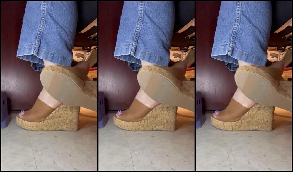 Fattyfeet420 Nicknamed Fattyfeet420 04 07 2023 Onlyfans Video Brown Wedges And Jeans