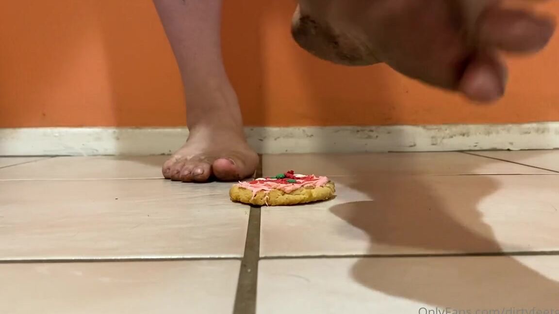 Findomfeetgirl Nicknamed Dirtyfeetgirl92 12 08 2021 Onlyfans Video 2 And A Half Mins Dirty Feet Cookie Stomp Yummy