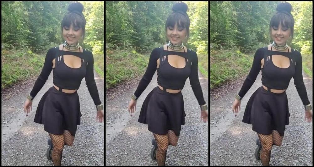 Sophie X Elodie Nicknamed Sophie X Elodie 02 08 2024 Onlyfans Video Waldspaziergang Im Keuschheitsg Rtel T879