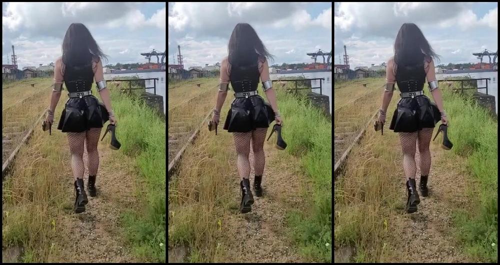 Sophie X Elodie Nicknamed Sophie X Elodie 08 14 2024 Onlyfans Video Im Latexoutfit Im Hafen Unterwegs X8O5