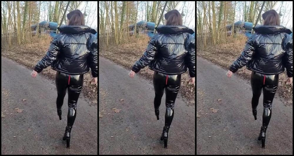 Sophie X Elodie Nicknamed Sophie X Elodie 04 27 2024 Onlyfans Video Draussen Unterwegs In Gl Nzendem Pvc