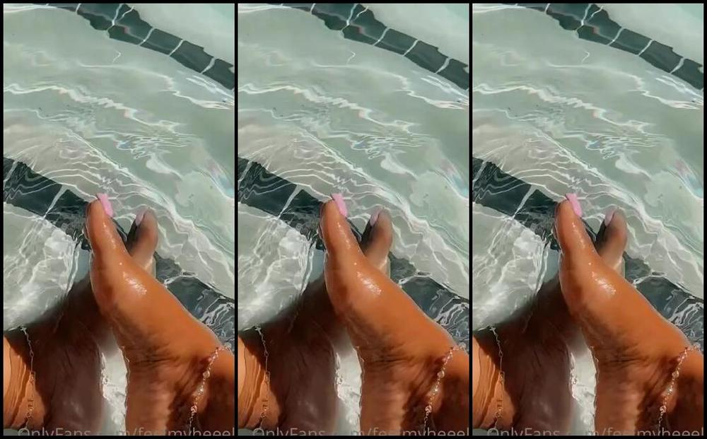 Goddess Smokey Nicknamed Goddesssmokeyyy Onlyfans Pool Toes Wrinkled Soles 1