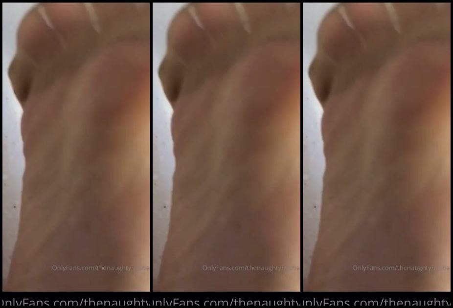 Naughty Nylons Nicknamed Naughtynylons Onlyfans I Love Catching Pax Looking At My Nylon Legs And As Always I Put