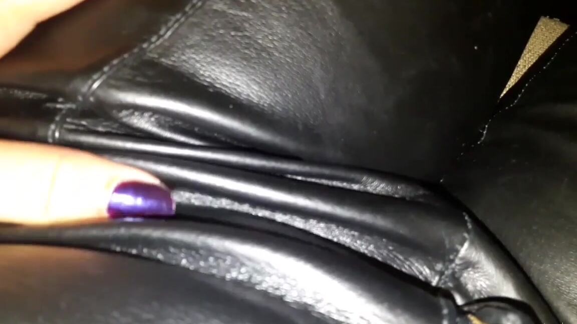 Reina Leather Nicknamed Reinaleather Onlyfans Wrinkles I Feel Some Weakness For Wrinkles Arrugasme Encantan Las Arrugas