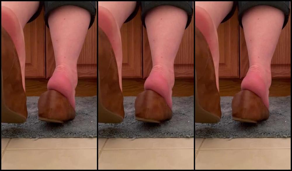 Fattyfeet420 Nicknamed Fattyfeet420 04 25 2023 Onlyfans Video After Work Toothbrushing With Lots Of Shoe Pops Dips And Sweaty Soles