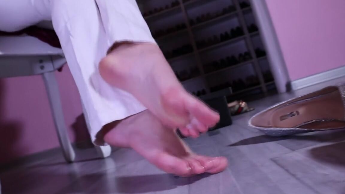 Czechsoles Nicknamed Czechsoles 07 03 2023 Onlyfans Video Here Is Full Video Of Ester And Her Shoe Collection