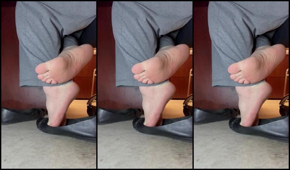 Fattyfeet420 Nicknamed Fattyfeet420 01 21 2023 Onlyfans Video Side View In These Funky Flats With Ultra Pink Soles