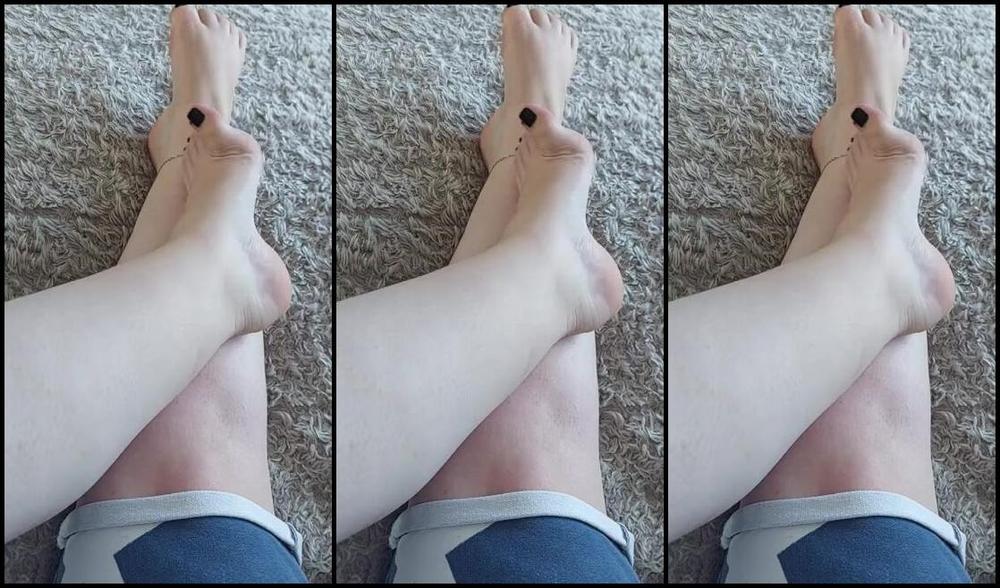 Tinyfairyfeet Nicknamed Tinyfairyfeet 09 07 2023 Onlyfans Video Some Quiet Foot Play While I Work From Home