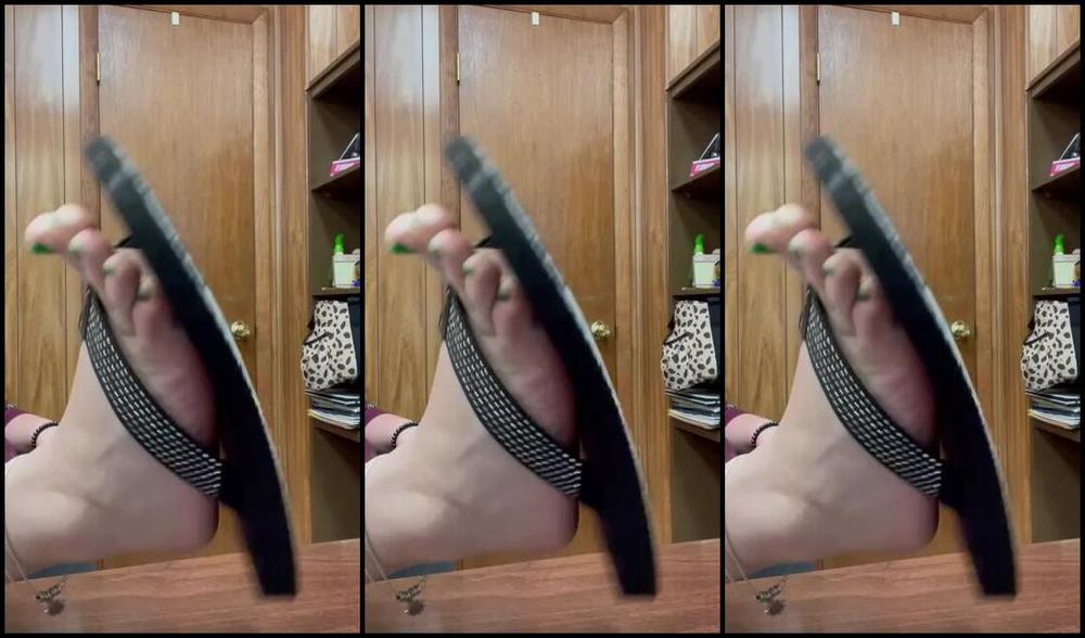 Fattyfeet420 Nicknamed Fattyfeet420 05 02 2024 Onlyfans Video Green Nails And Flip Flops