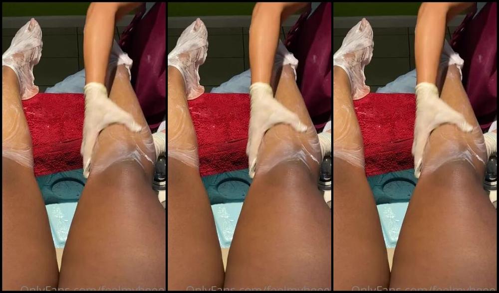 Goddess Smokey Nicknamed Goddesssmokeyyy Onlyfans Removing The Sticky Paraffin Wax From Between My Toes 1
