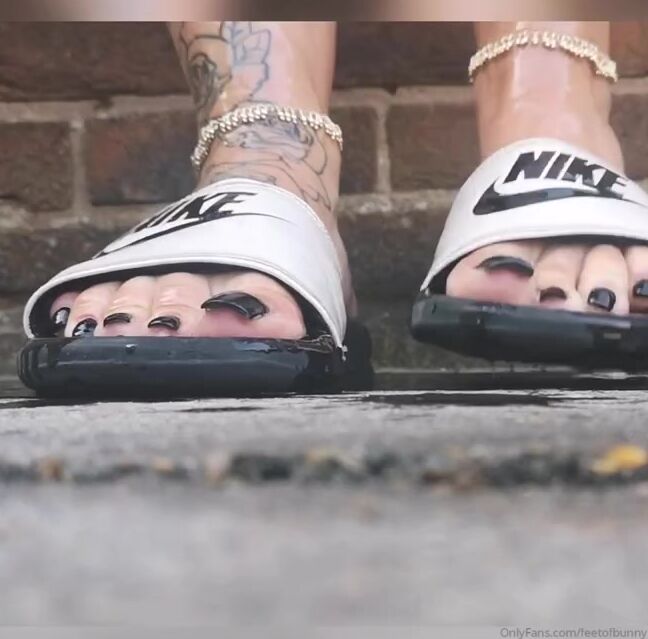 Bunnythefootmodel Nicknamed Bunnythefootmodel 02 29 2020 Onlyfans Video Nike Sliders With Baby Oil This Was A Noisey Squelchy Mess So Sexy To Feel On