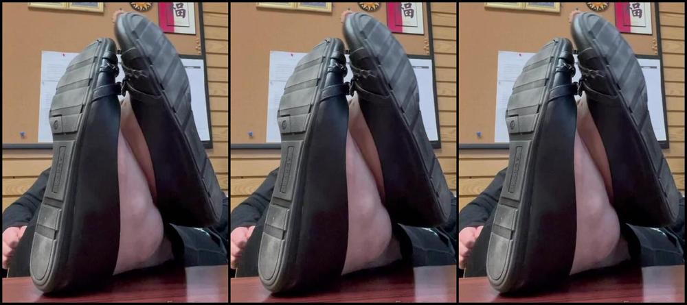 Fattyfeet420 Nicknamed Fattyfeet420 03 22 2023 Onlyfans Video Your View In My Office While Im On Lunch